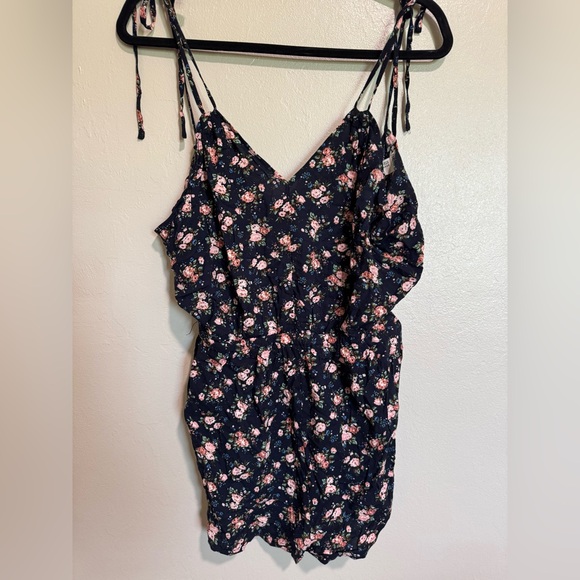 Forever 21 Pants - Forever 21 floral romper